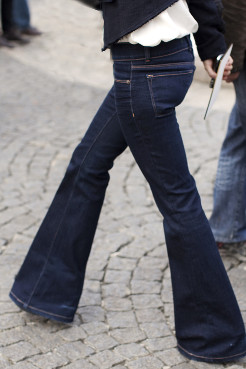 How To Wear Flare Leg Jeans
